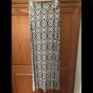 Sequin Hearts long 42” skirt. Size small.